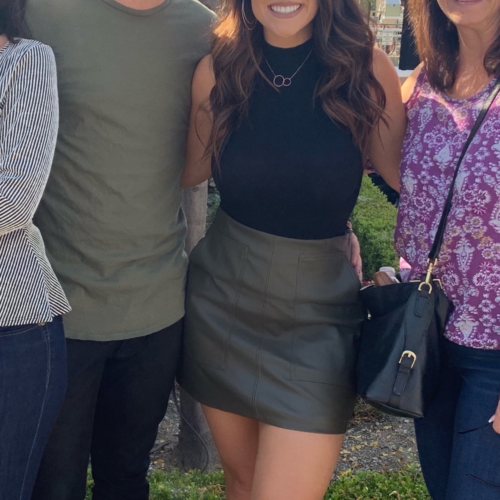 H&M Skirt - Picture 2 of 5